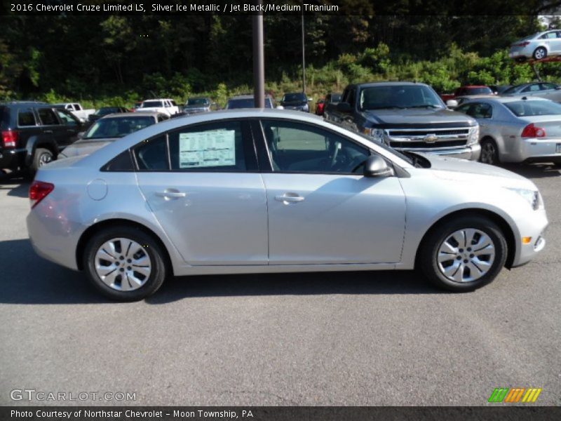 Silver Ice Metallic / Jet Black/Medium Titanium 2016 Chevrolet Cruze Limited LS