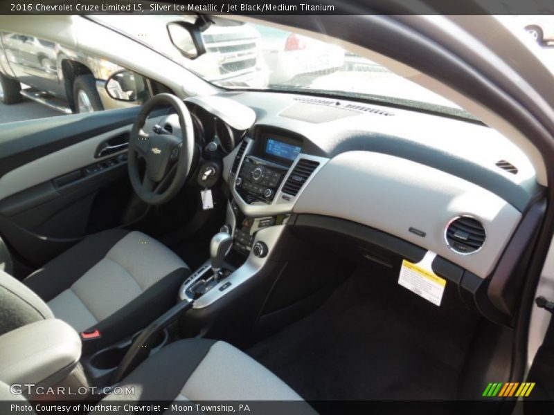 Silver Ice Metallic / Jet Black/Medium Titanium 2016 Chevrolet Cruze Limited LS