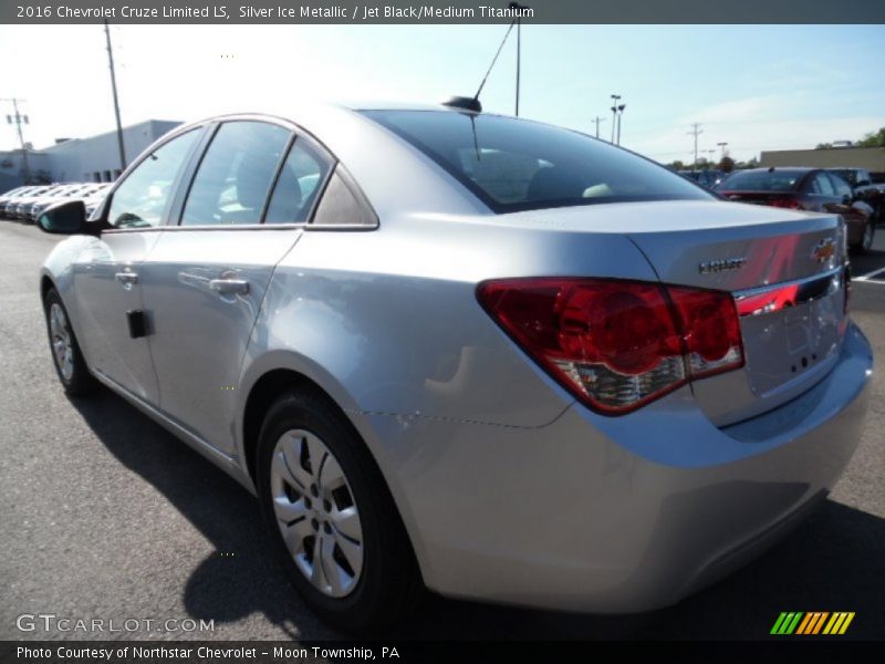 Silver Ice Metallic / Jet Black/Medium Titanium 2016 Chevrolet Cruze Limited LS