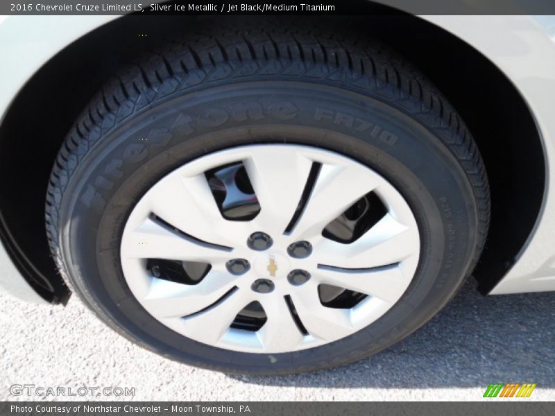 Silver Ice Metallic / Jet Black/Medium Titanium 2016 Chevrolet Cruze Limited LS