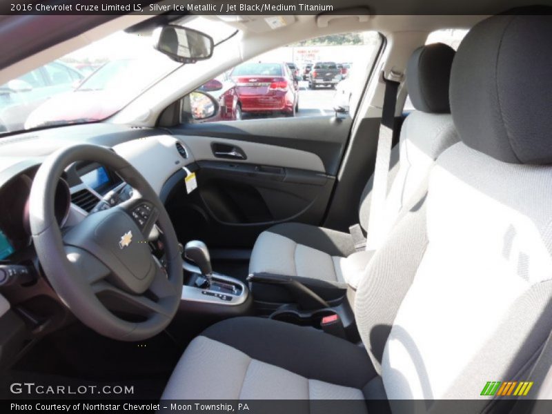 Silver Ice Metallic / Jet Black/Medium Titanium 2016 Chevrolet Cruze Limited LS