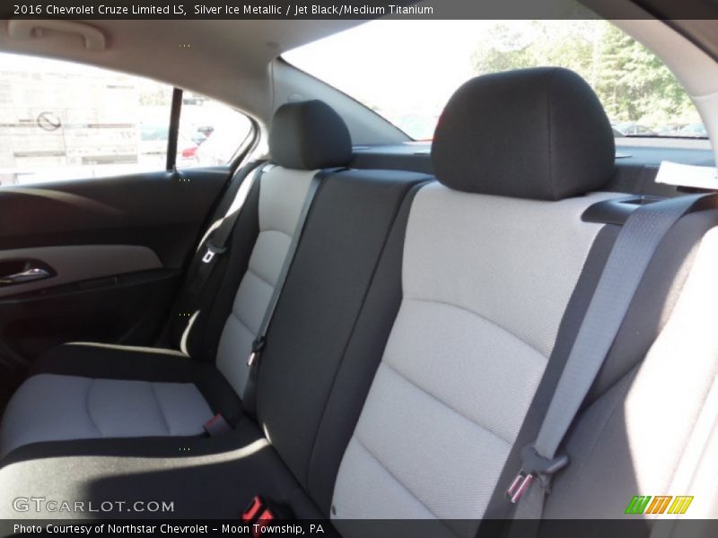 Silver Ice Metallic / Jet Black/Medium Titanium 2016 Chevrolet Cruze Limited LS