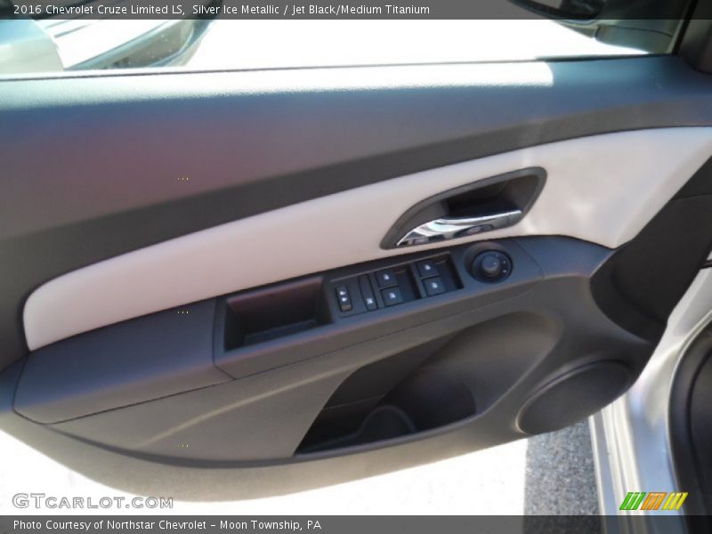 Silver Ice Metallic / Jet Black/Medium Titanium 2016 Chevrolet Cruze Limited LS
