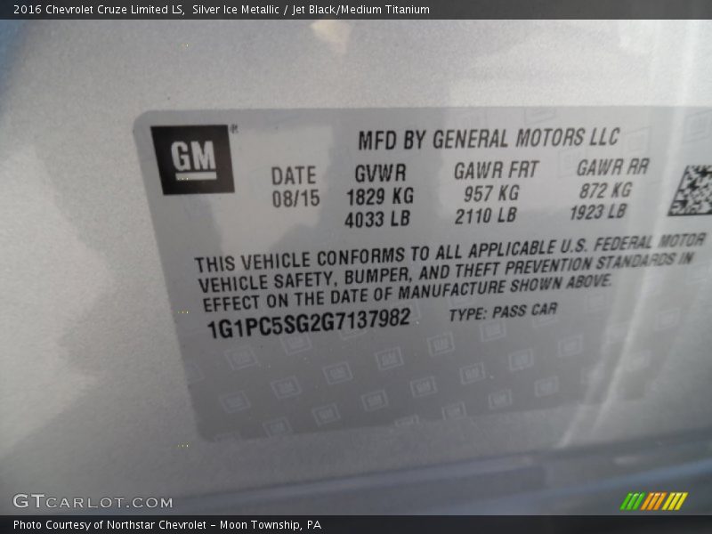 Silver Ice Metallic / Jet Black/Medium Titanium 2016 Chevrolet Cruze Limited LS