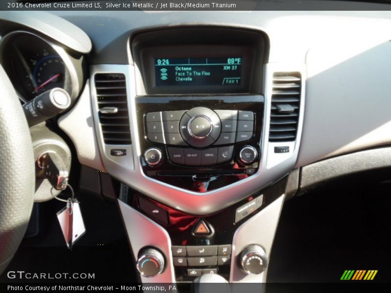 Silver Ice Metallic / Jet Black/Medium Titanium 2016 Chevrolet Cruze Limited LS