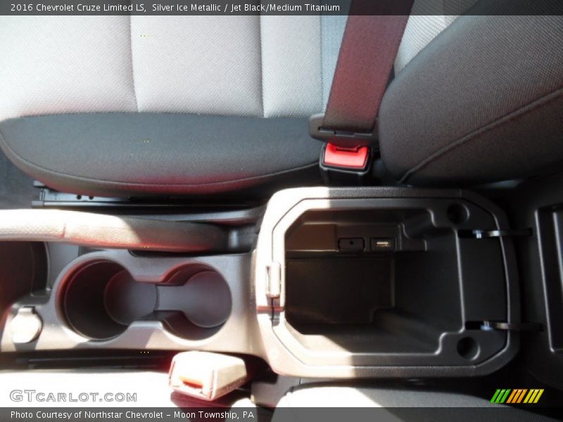 Silver Ice Metallic / Jet Black/Medium Titanium 2016 Chevrolet Cruze Limited LS