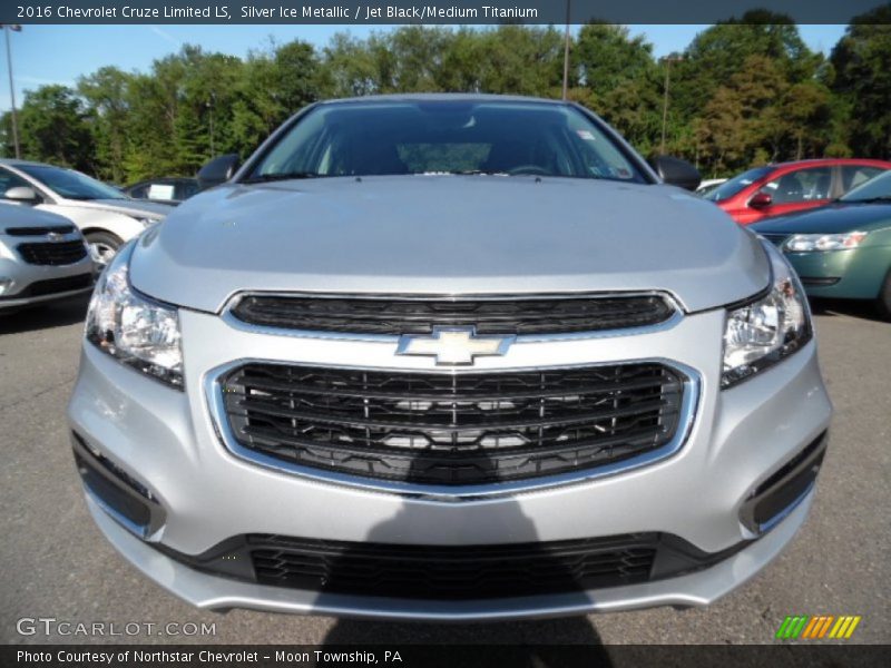 Silver Ice Metallic / Jet Black/Medium Titanium 2016 Chevrolet Cruze Limited LS