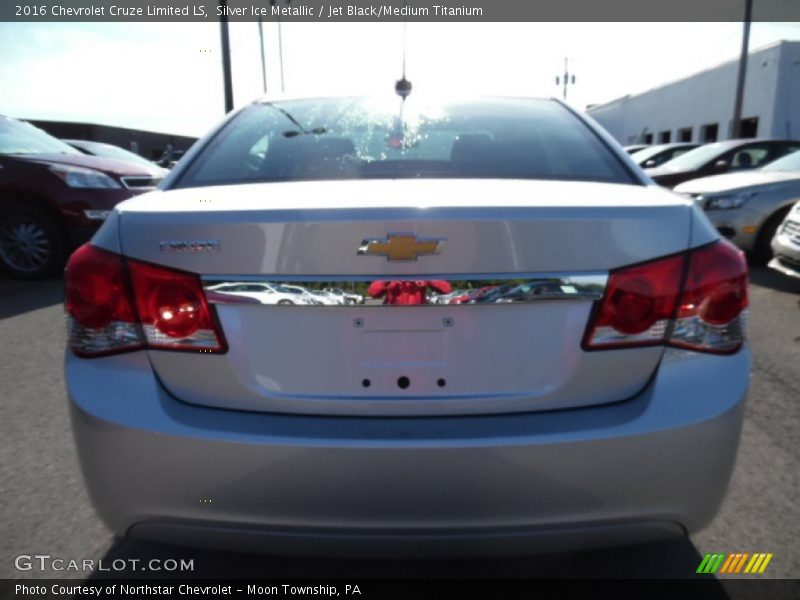 Silver Ice Metallic / Jet Black/Medium Titanium 2016 Chevrolet Cruze Limited LS