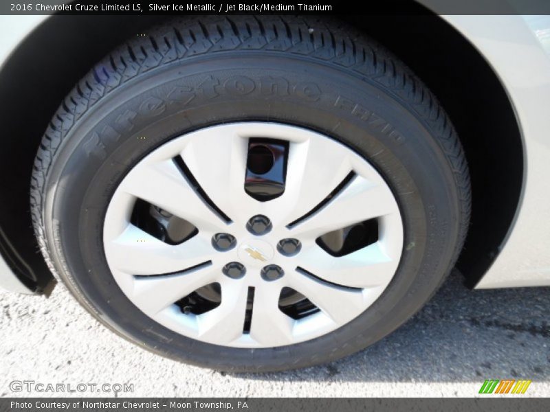 Silver Ice Metallic / Jet Black/Medium Titanium 2016 Chevrolet Cruze Limited LS