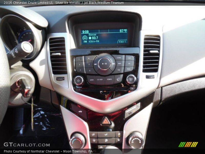 Silver Ice Metallic / Jet Black/Medium Titanium 2016 Chevrolet Cruze Limited LS