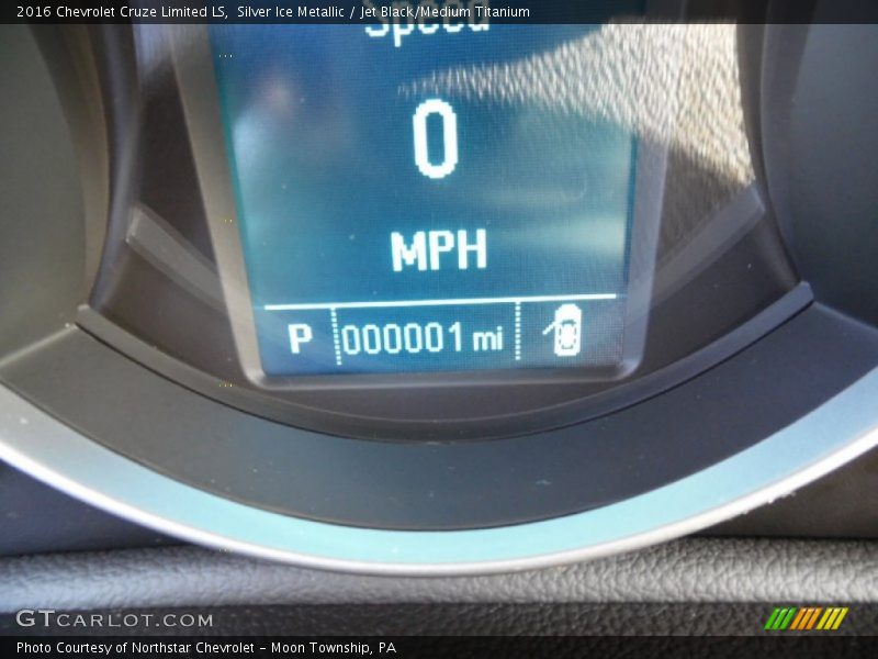 Silver Ice Metallic / Jet Black/Medium Titanium 2016 Chevrolet Cruze Limited LS