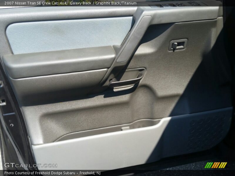 Galaxy Black / Graphite Black/Titanium 2007 Nissan Titan SE Crew Cab 4x4