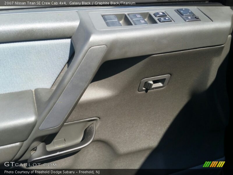 Galaxy Black / Graphite Black/Titanium 2007 Nissan Titan SE Crew Cab 4x4