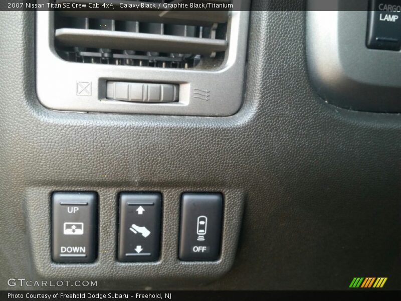 Galaxy Black / Graphite Black/Titanium 2007 Nissan Titan SE Crew Cab 4x4