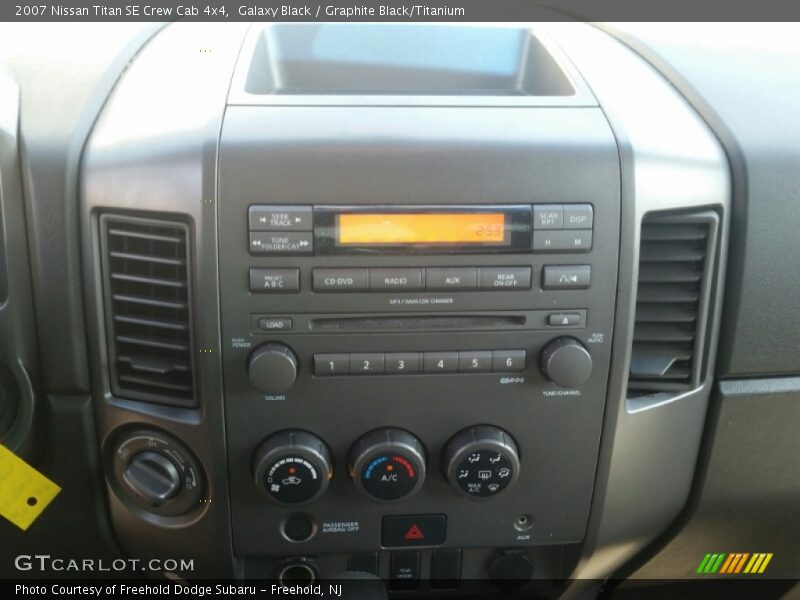 Galaxy Black / Graphite Black/Titanium 2007 Nissan Titan SE Crew Cab 4x4