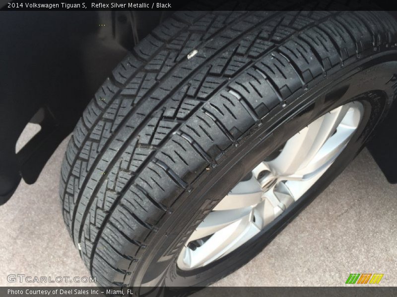Reflex Silver Metallic / Black 2014 Volkswagen Tiguan S