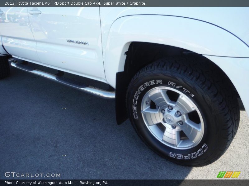 Super White / Graphite 2013 Toyota Tacoma V6 TRD Sport Double Cab 4x4