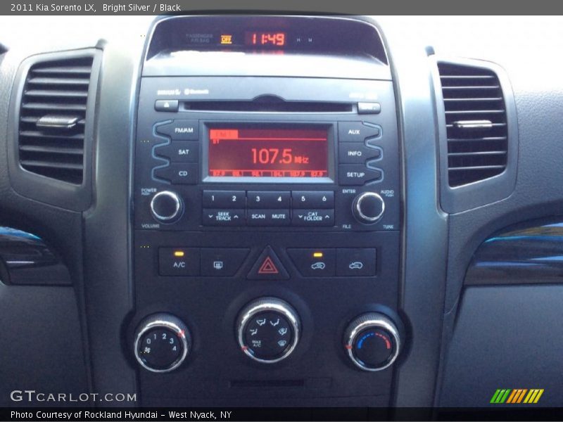 Bright Silver / Black 2011 Kia Sorento LX