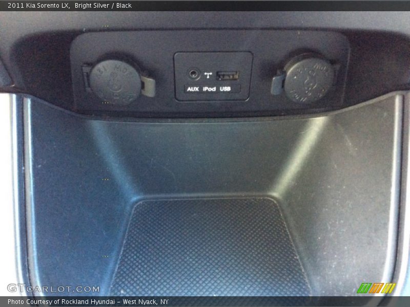 Bright Silver / Black 2011 Kia Sorento LX