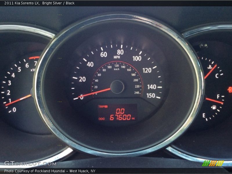 Bright Silver / Black 2011 Kia Sorento LX