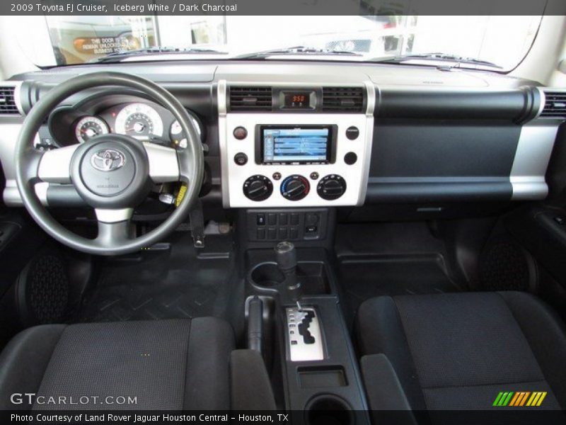 Dashboard of 2009 FJ Cruiser 