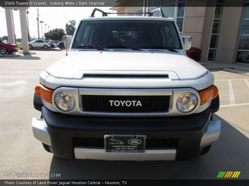 Iceberg White / Dark Charcoal 2009 Toyota FJ Cruiser