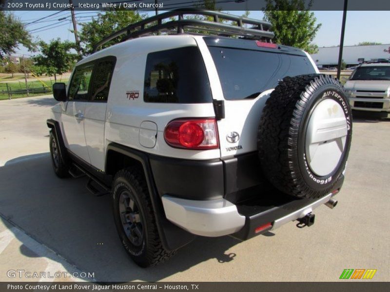 Iceberg White / Dark Charcoal 2009 Toyota FJ Cruiser