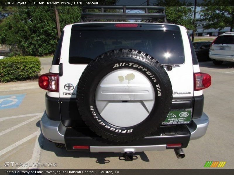 Iceberg White / Dark Charcoal 2009 Toyota FJ Cruiser