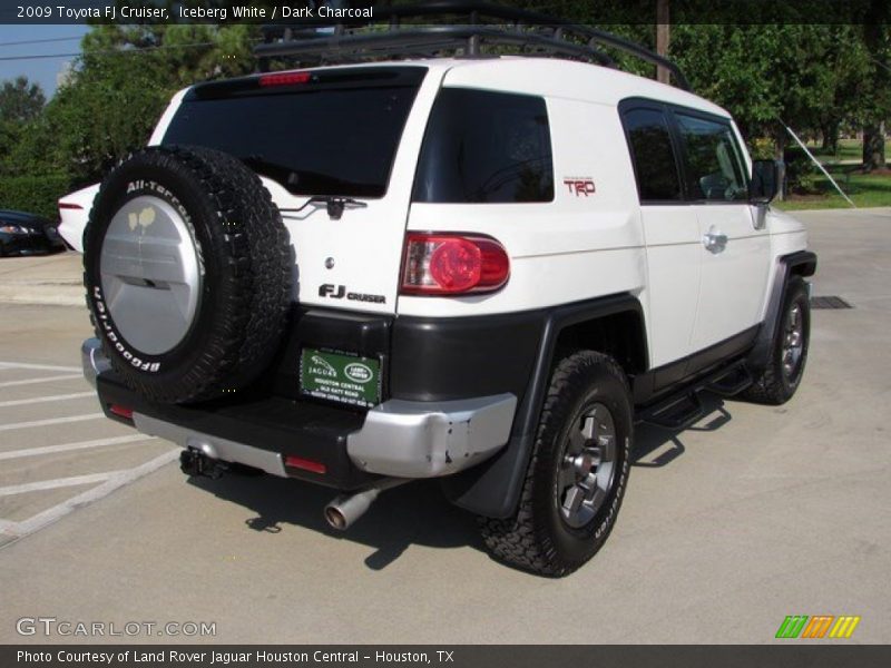 Iceberg White / Dark Charcoal 2009 Toyota FJ Cruiser