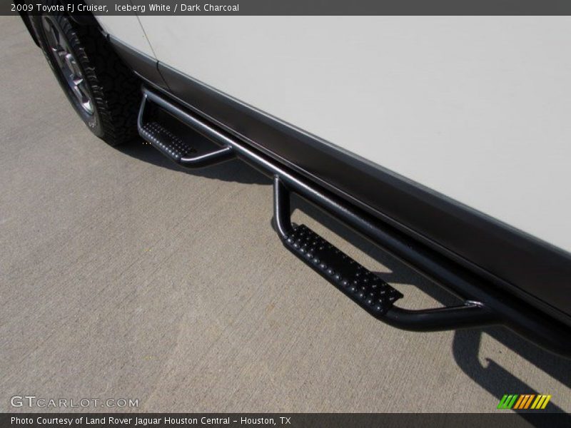 Iceberg White / Dark Charcoal 2009 Toyota FJ Cruiser