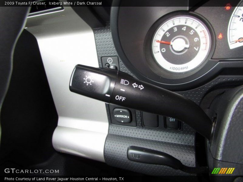 Iceberg White / Dark Charcoal 2009 Toyota FJ Cruiser