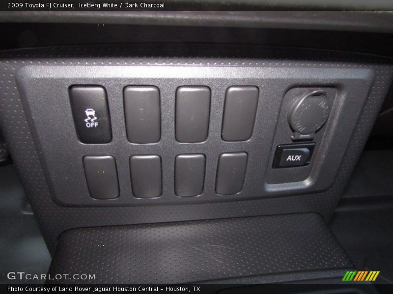 Iceberg White / Dark Charcoal 2009 Toyota FJ Cruiser