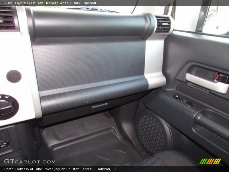 Iceberg White / Dark Charcoal 2009 Toyota FJ Cruiser