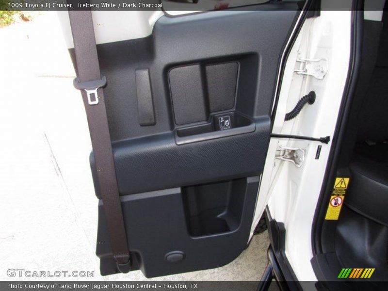 Iceberg White / Dark Charcoal 2009 Toyota FJ Cruiser