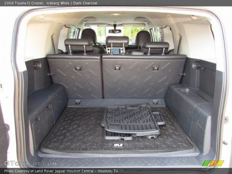 Iceberg White / Dark Charcoal 2009 Toyota FJ Cruiser