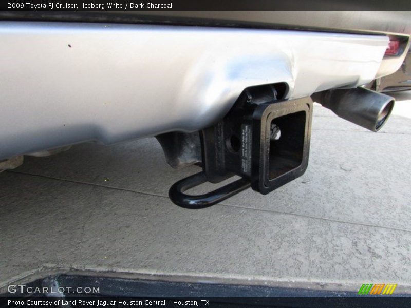 Iceberg White / Dark Charcoal 2009 Toyota FJ Cruiser