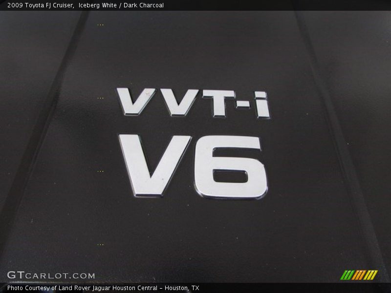 Iceberg White / Dark Charcoal 2009 Toyota FJ Cruiser