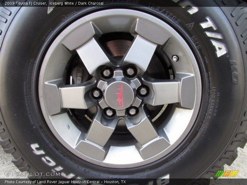 Iceberg White / Dark Charcoal 2009 Toyota FJ Cruiser