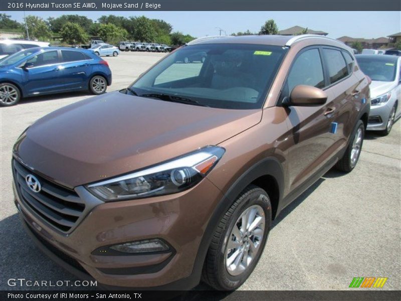 Front 3/4 View of 2016 Tucson SE AWD