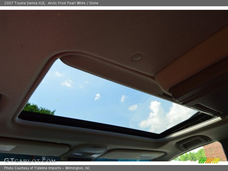 Arctic Frost Pearl White / Stone 2007 Toyota Sienna XLE