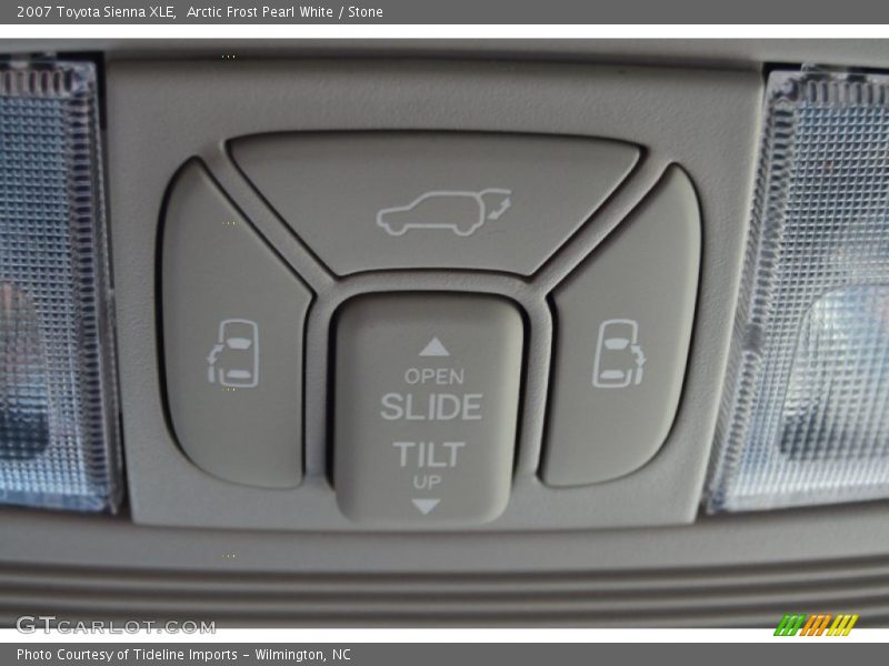 Arctic Frost Pearl White / Stone 2007 Toyota Sienna XLE