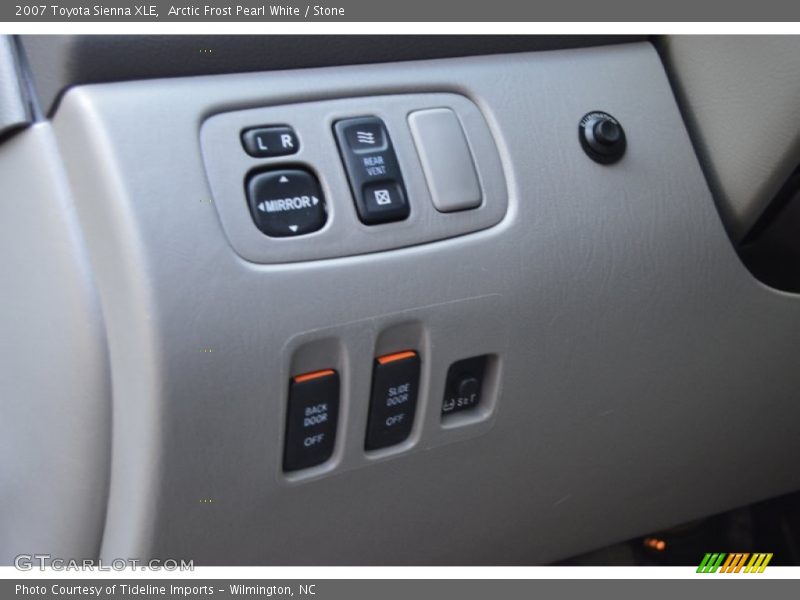 Arctic Frost Pearl White / Stone 2007 Toyota Sienna XLE