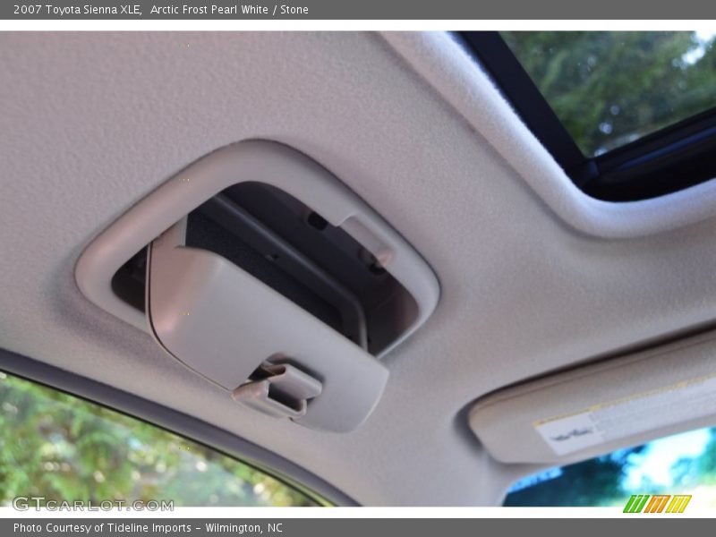 Arctic Frost Pearl White / Stone 2007 Toyota Sienna XLE