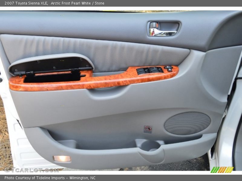 Arctic Frost Pearl White / Stone 2007 Toyota Sienna XLE
