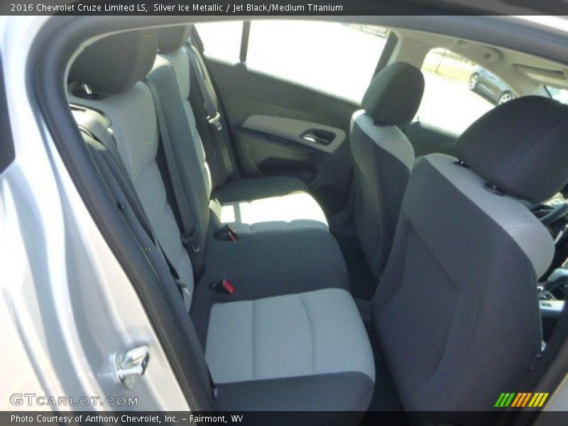 Silver Ice Metallic / Jet Black/Medium Titanium 2016 Chevrolet Cruze Limited LS