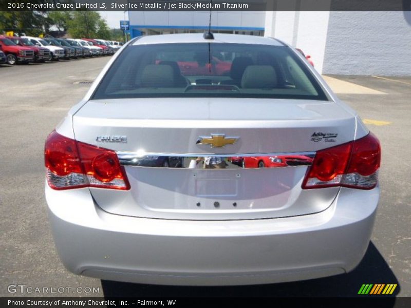 Silver Ice Metallic / Jet Black/Medium Titanium 2016 Chevrolet Cruze Limited LS