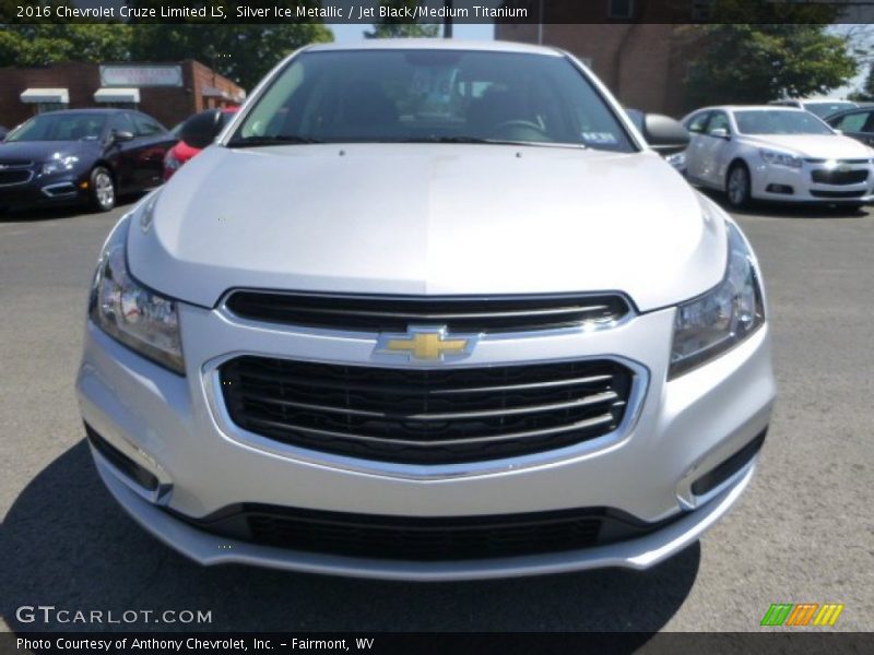 Silver Ice Metallic / Jet Black/Medium Titanium 2016 Chevrolet Cruze Limited LS