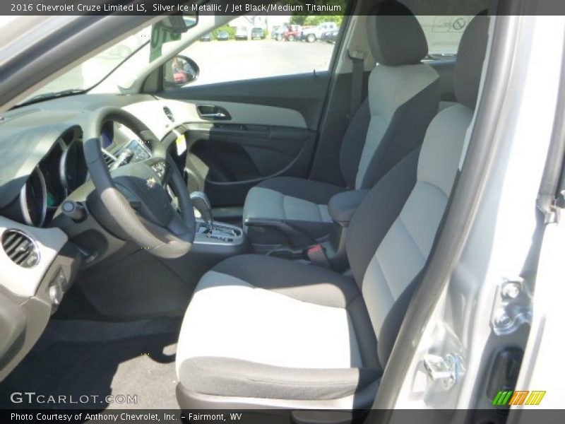 Silver Ice Metallic / Jet Black/Medium Titanium 2016 Chevrolet Cruze Limited LS