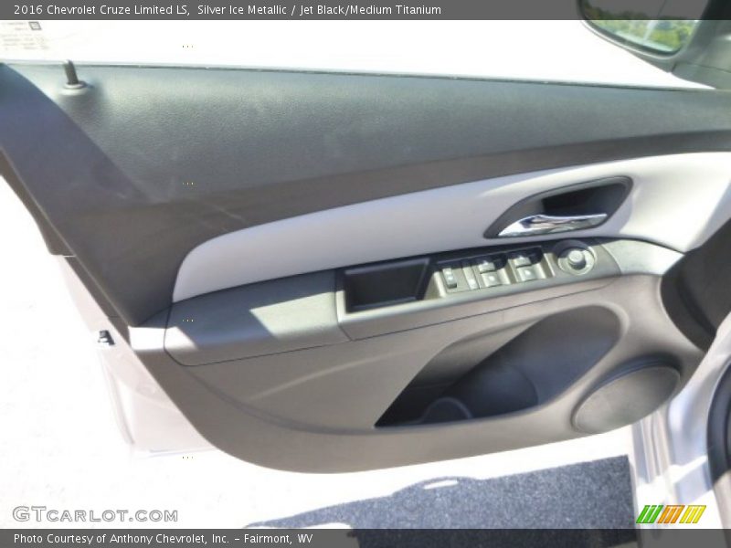 Silver Ice Metallic / Jet Black/Medium Titanium 2016 Chevrolet Cruze Limited LS