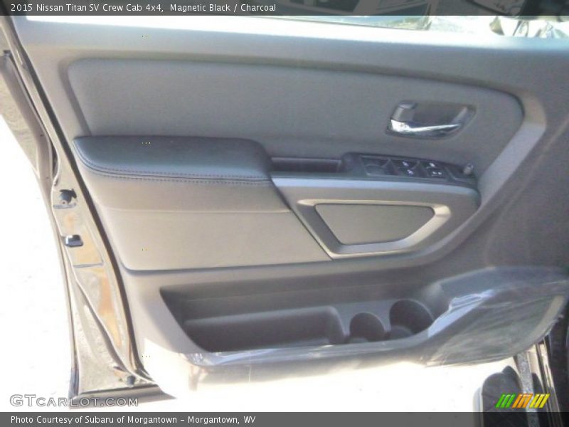 Magnetic Black / Charcoal 2015 Nissan Titan SV Crew Cab 4x4